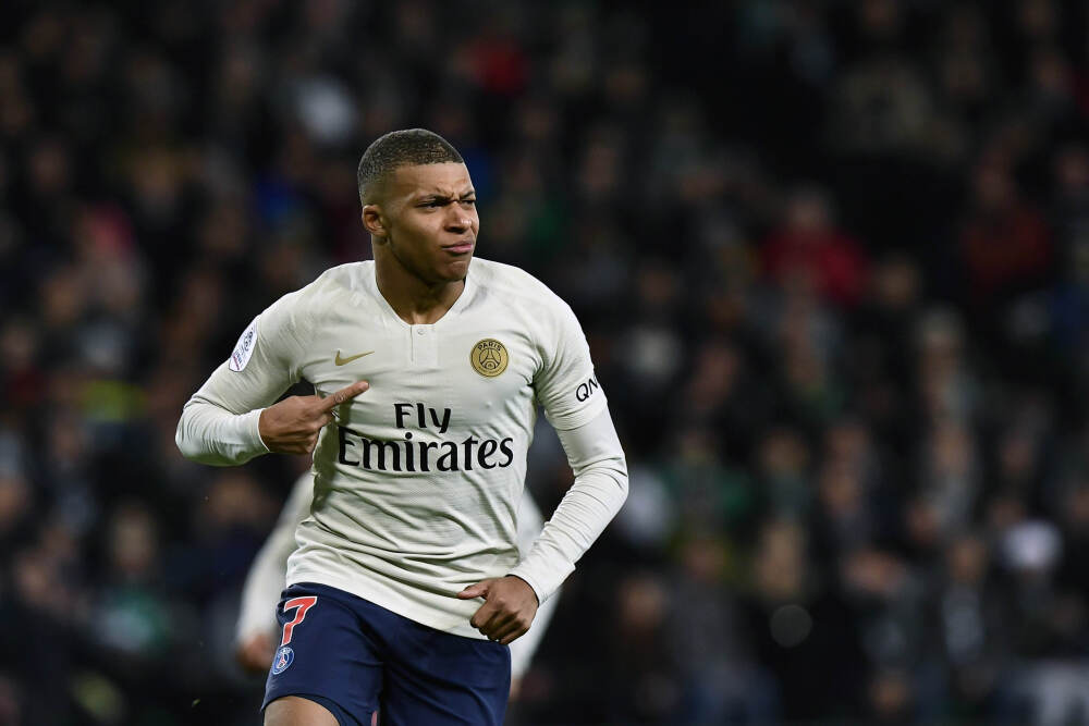 前11个月新能源汽车出口同比增长1倍